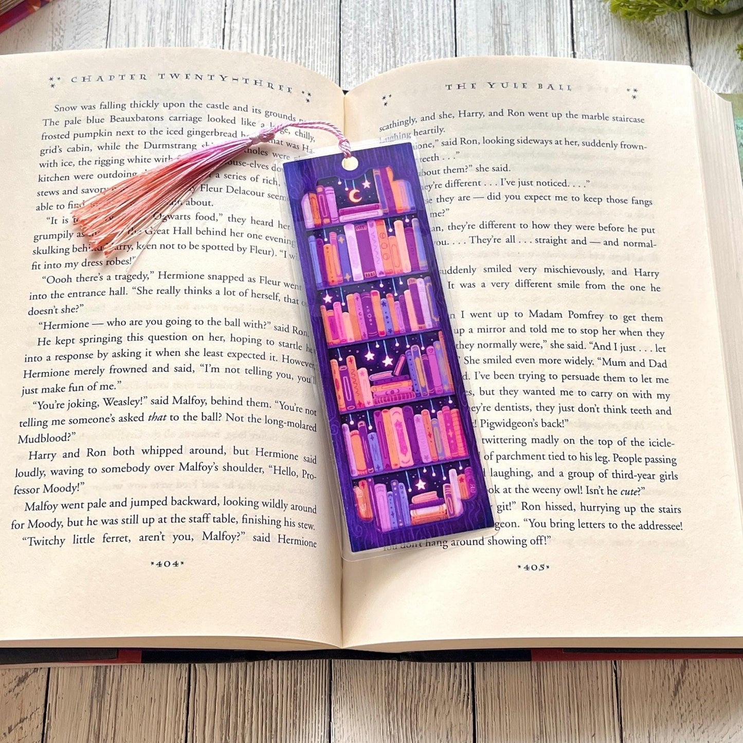 Dreamy Bookshelf Bookmark